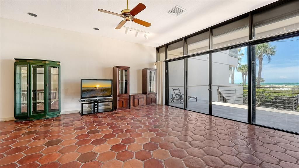 Interior, Sun Room, Water
