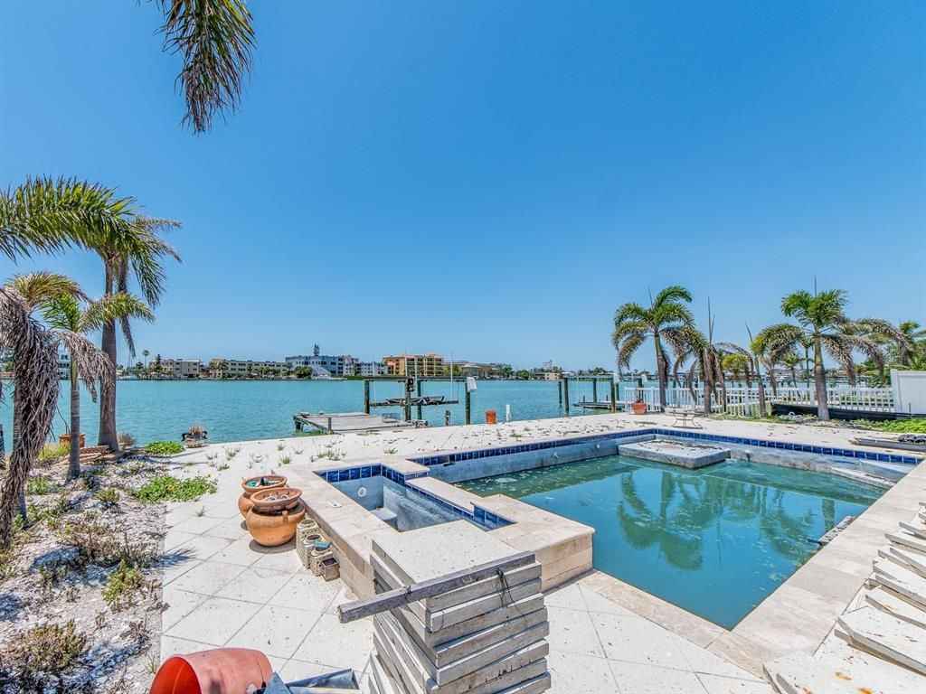 Exterior, Pool, Water