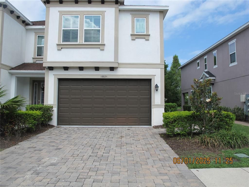 Attached, Exterior, Facade, Rowhouse