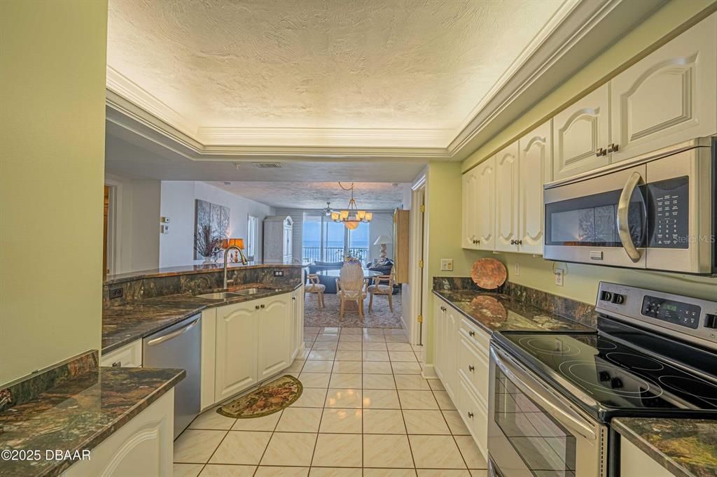 Chandelier, Dining room, Interior, Kitchen
