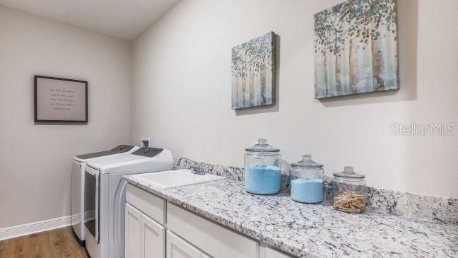 Interior, Washer, Wood Texture Flooring