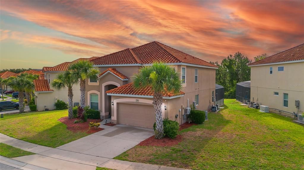 Attached, Exterior, Facade, Mediterranean