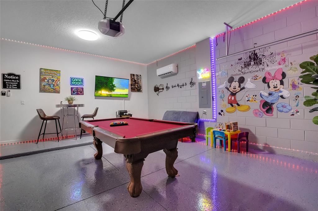 Billiard Table, Game Room, Interior