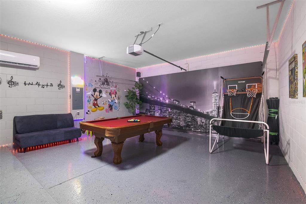 Billiard Table, Game Room, Interior