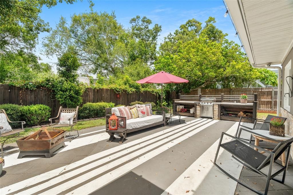 Exterior, Outdoor Kitchen