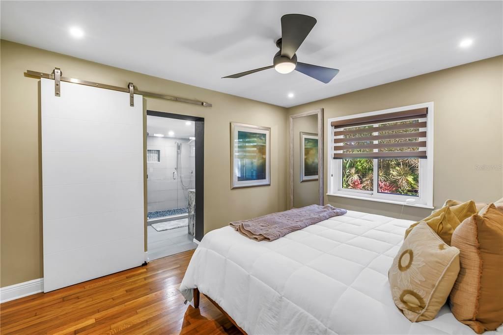 Bathroom, Bedroom, Interior, Recessed Lighting, Wood Texture Flooring