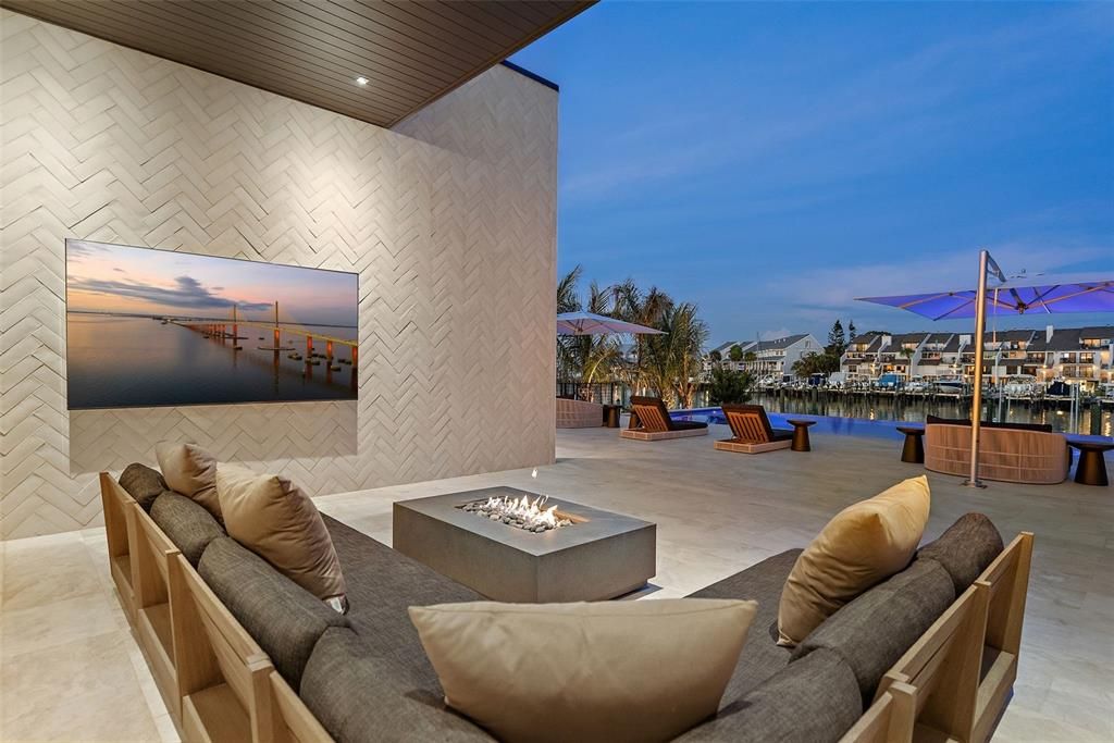 Exterior, Recessed Lighting, Water