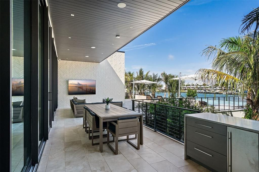 Exterior, Recessed Lighting, Water