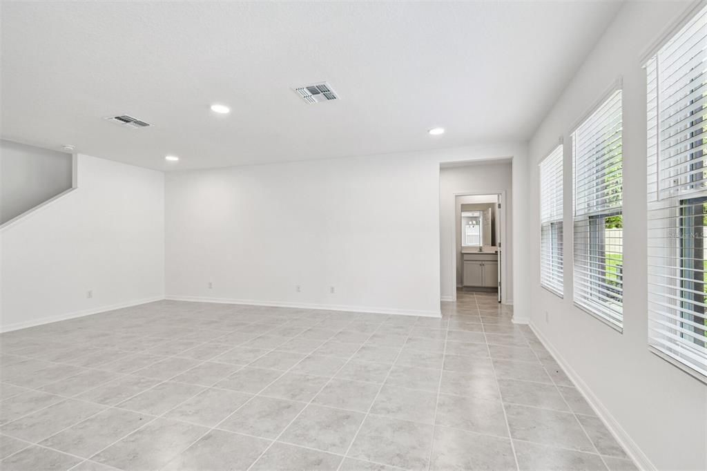 Empty room, Interior, Recessed Lighting