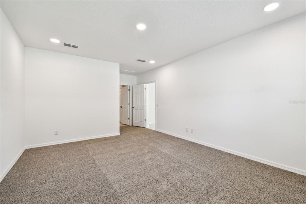 Empty room, Interior, Recessed Lighting