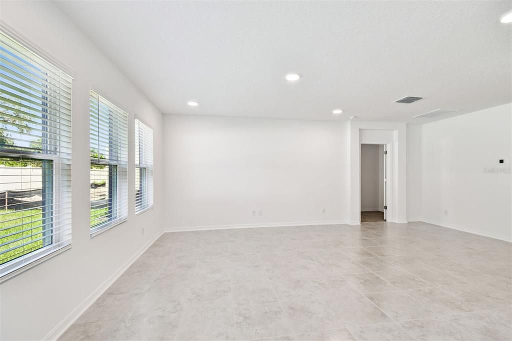Empty room, Interior, Recessed Lighting