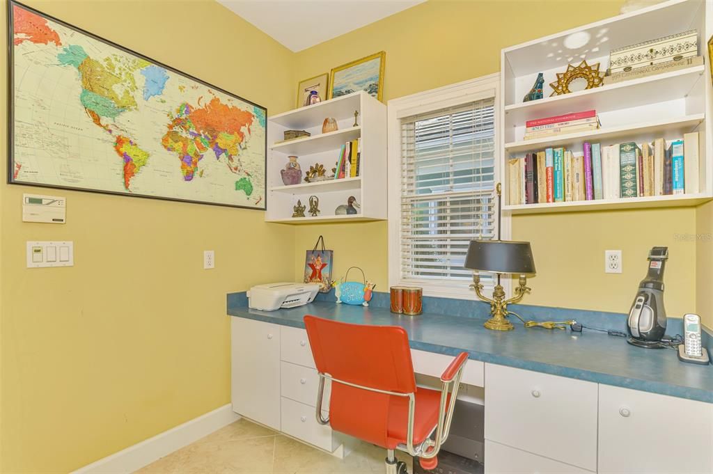 Home Office, Interior