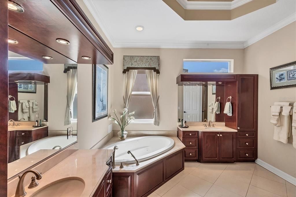 Bathroom, Dual Sink Vanities, Interior, Recessed Lighting