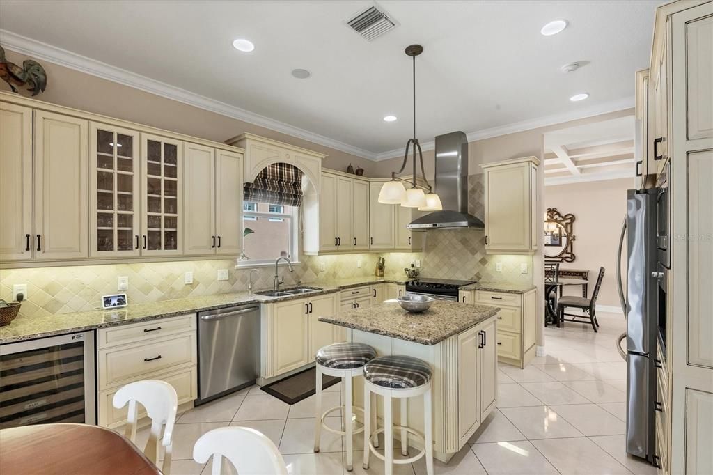 Dining room, Interior, Kitchen, Pendant Lights, Recessed Lighting, Stainless Steel Appliances