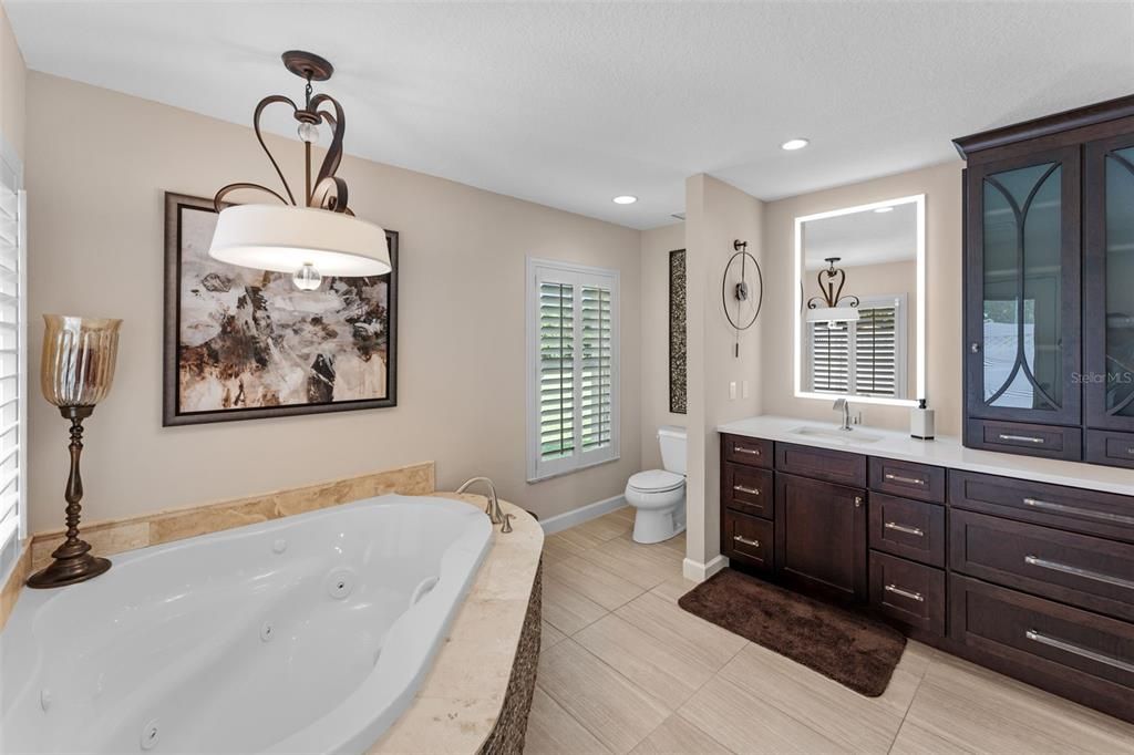 Bathroom, Dual Sink Vanities, Interior, Recessed Lighting