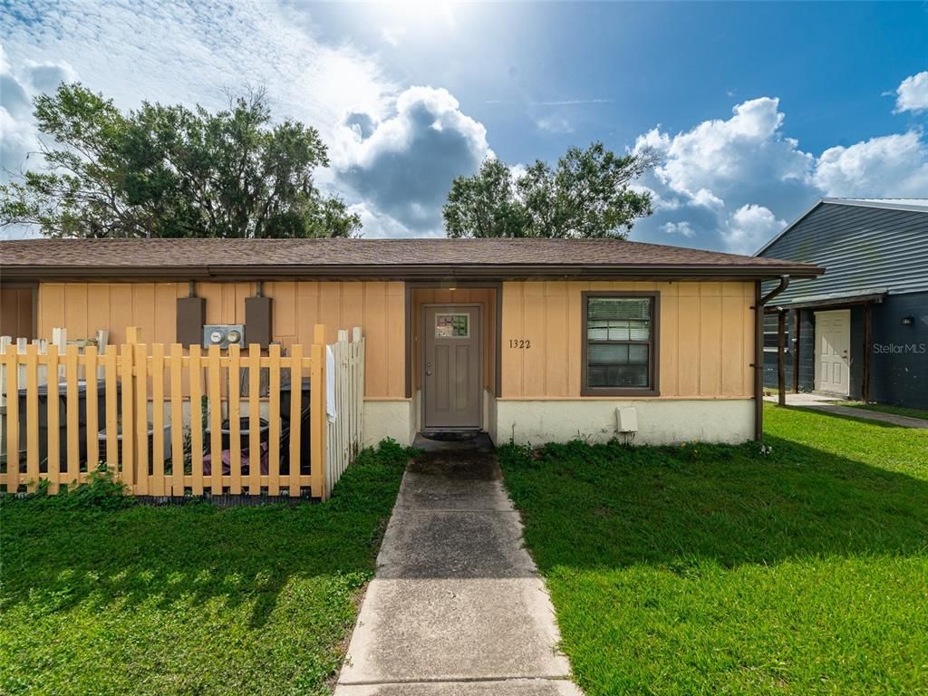 Exterior, Facade, Ranch