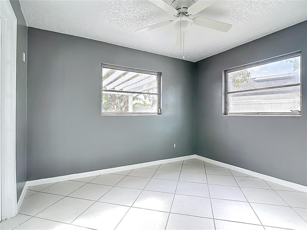 Empty room, Interior