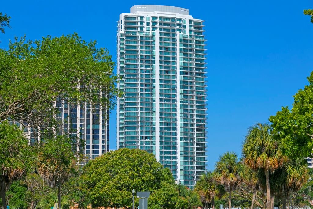 Exterior, Facade, Highrise