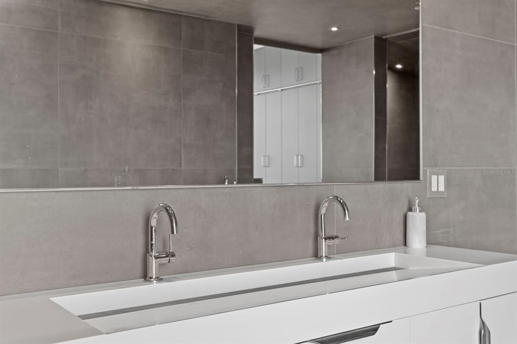 Bathroom, Interior, Recessed Lighting