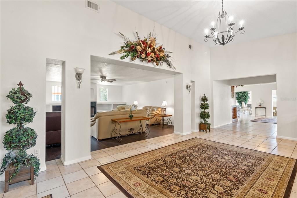 Chandelier, Interior, Living room