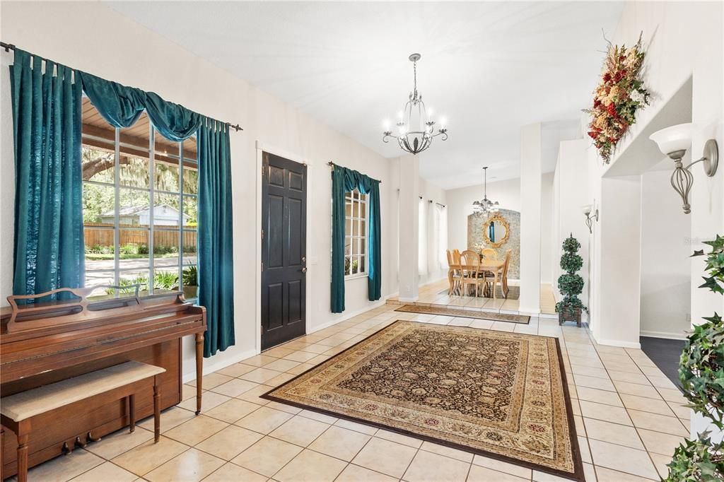 Chandelier, Dining room, Interior, Piano