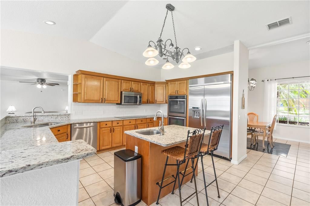 Chandelier, Dining room, Interior, Kitchen, Recessed Lighting, Stainless Steel Appliances