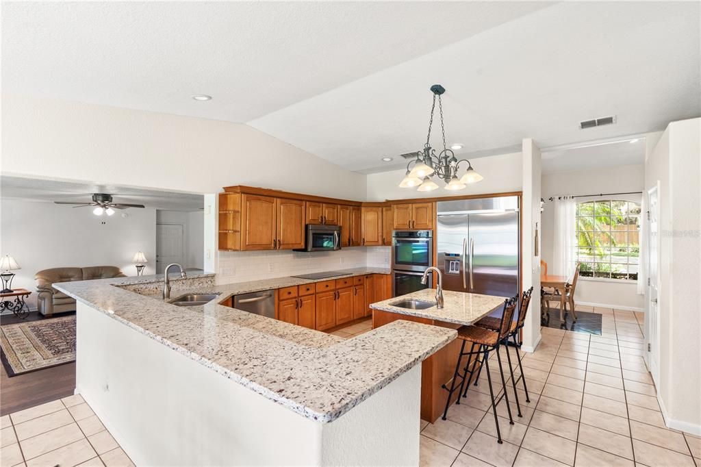 Chandelier, Dining room, Interior, Kitchen, Recessed Lighting, Stainless Steel Appliances
