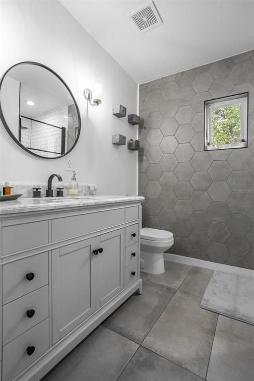 Bathroom, Interior, Recessed Lighting