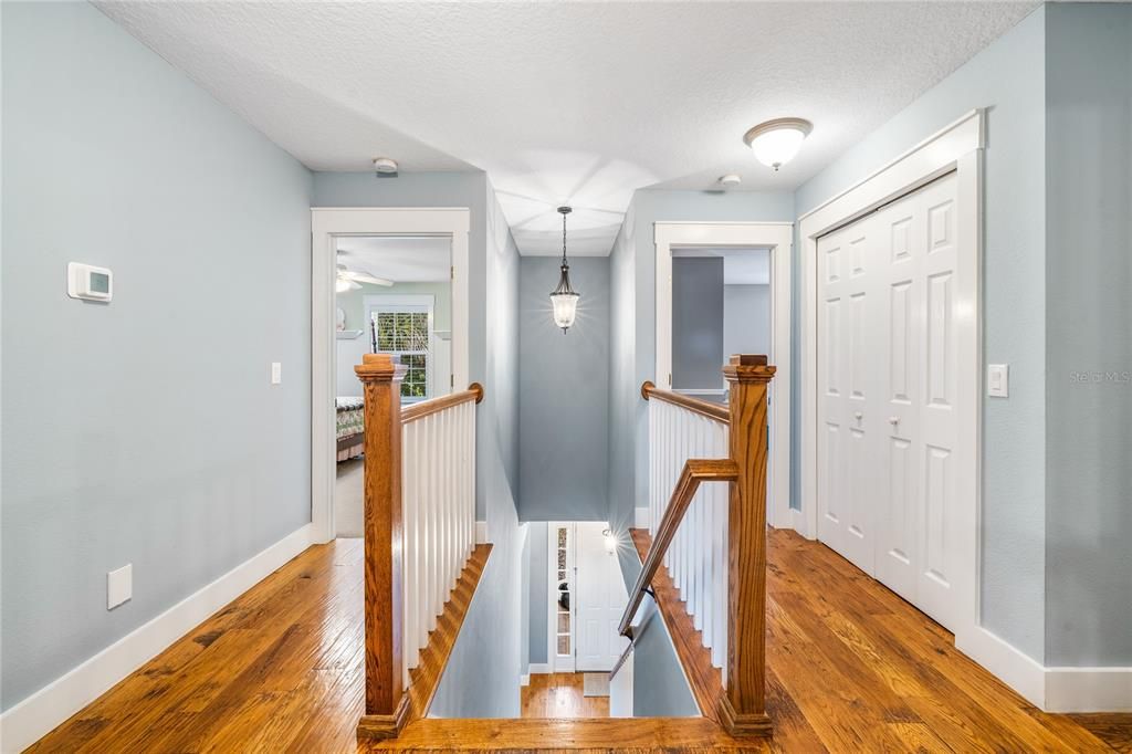 Interior, Pendant Lights, Wood Texture Flooring