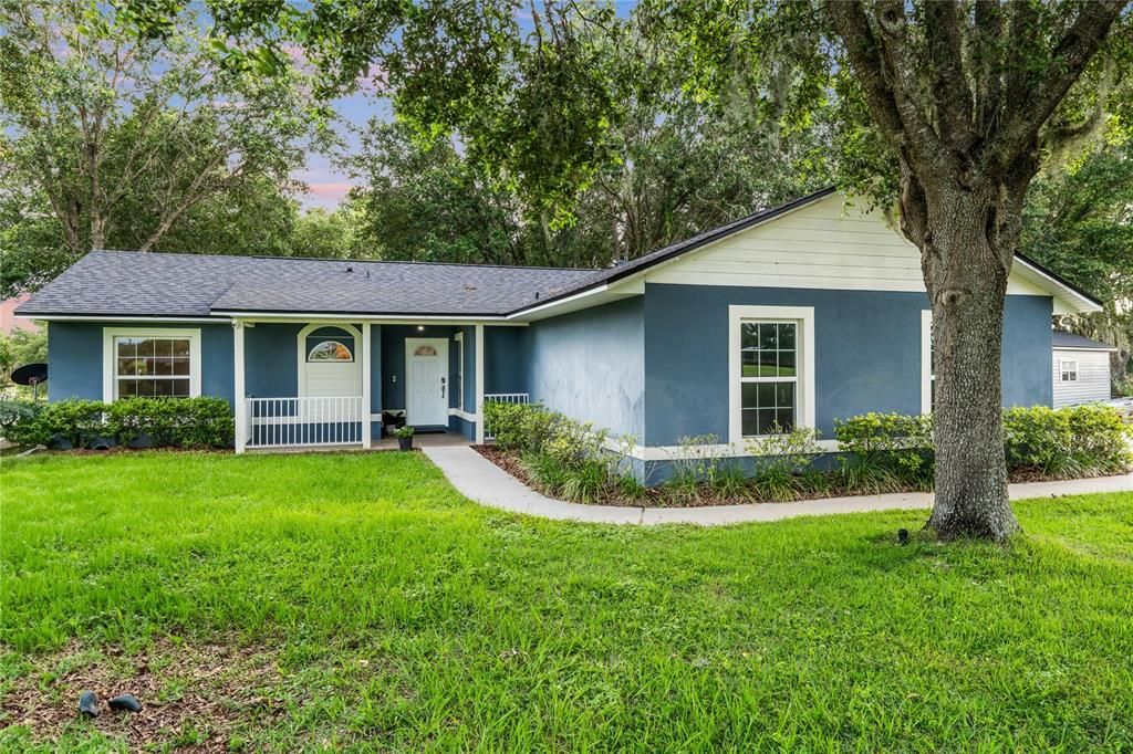 Backyard, Exterior, Facade, Ranch