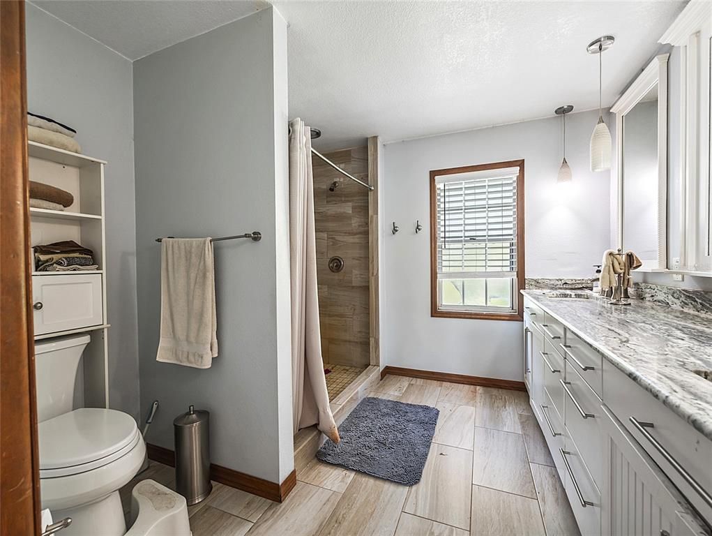 Bathroom, Interior, Pendant Lights, Wood Texture Flooring