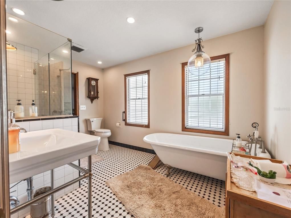 Bathroom, Free Standing Baths, Glass Shower, Interior, Pendant Lights, Recessed Lighting