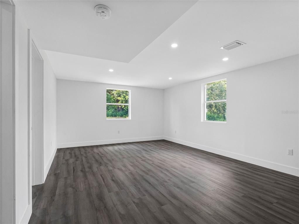 Empty room, Interior, Recessed Lighting, Wood Texture Flooring