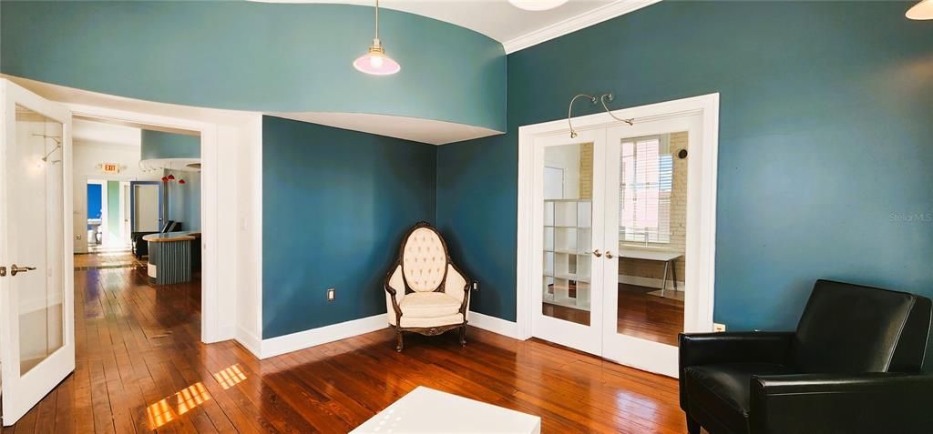 Interior, Pendant Lights, Wood Texture Flooring