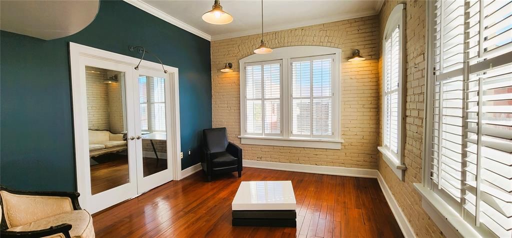 Interior, Pendant Lights, Wood Texture Flooring