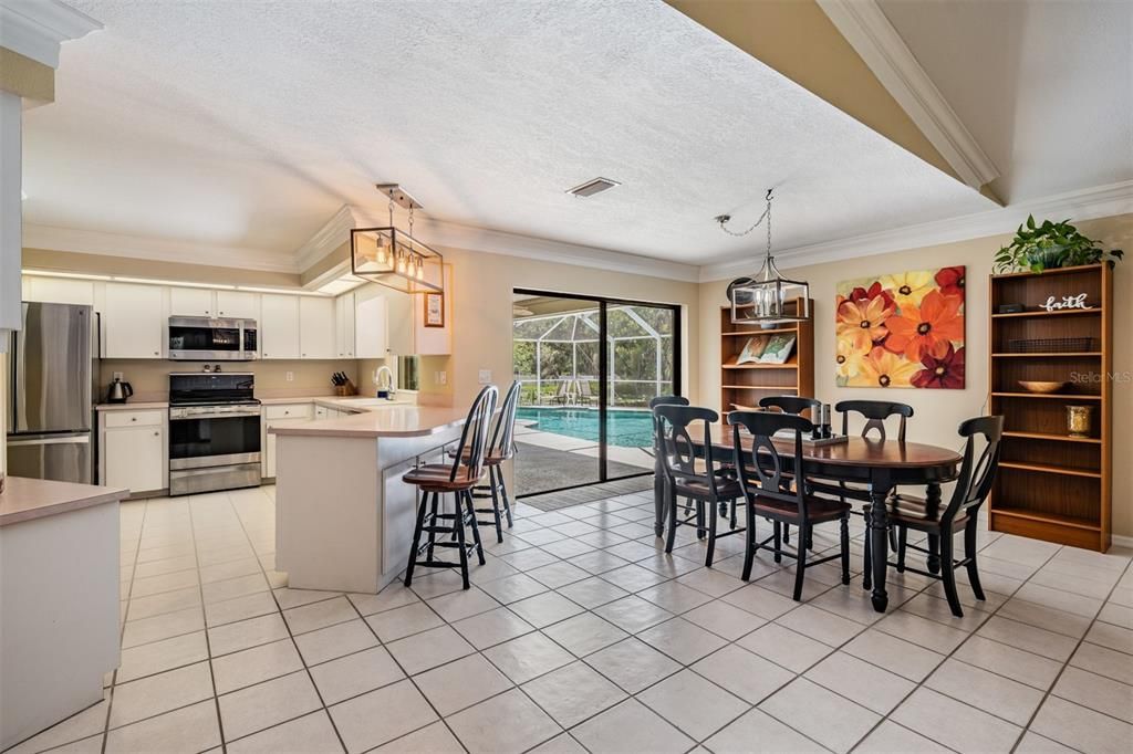 Dining room, Interior, Kitchen, Pendant Lights, Stainless Steel Appliances