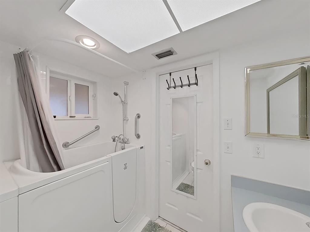 Bathroom, Interior, Recessed Lighting, Washer