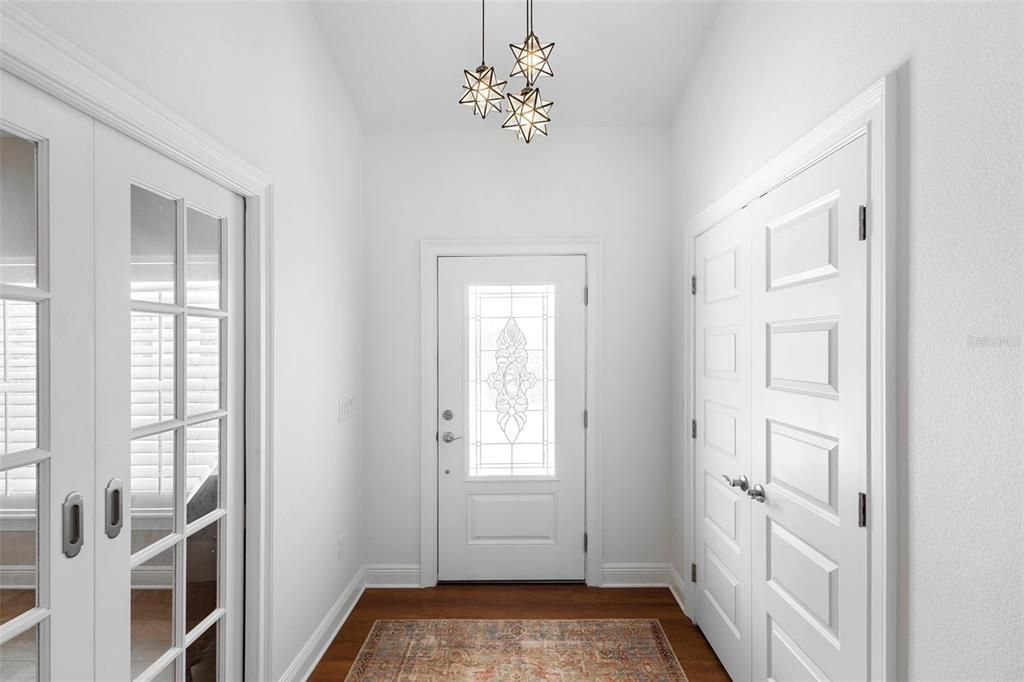 Interior, Pendant Lights, Wood Texture Flooring