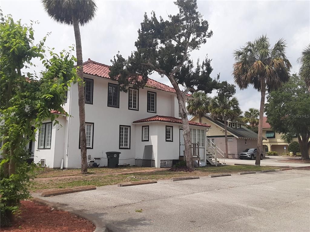 Exterior, Facade, Spanish Mediterranean