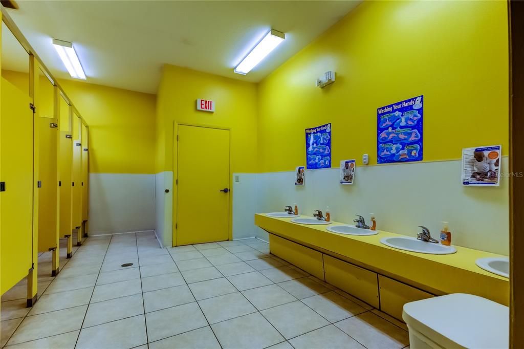 Bathroom, Dual Sink Vanities, Interior