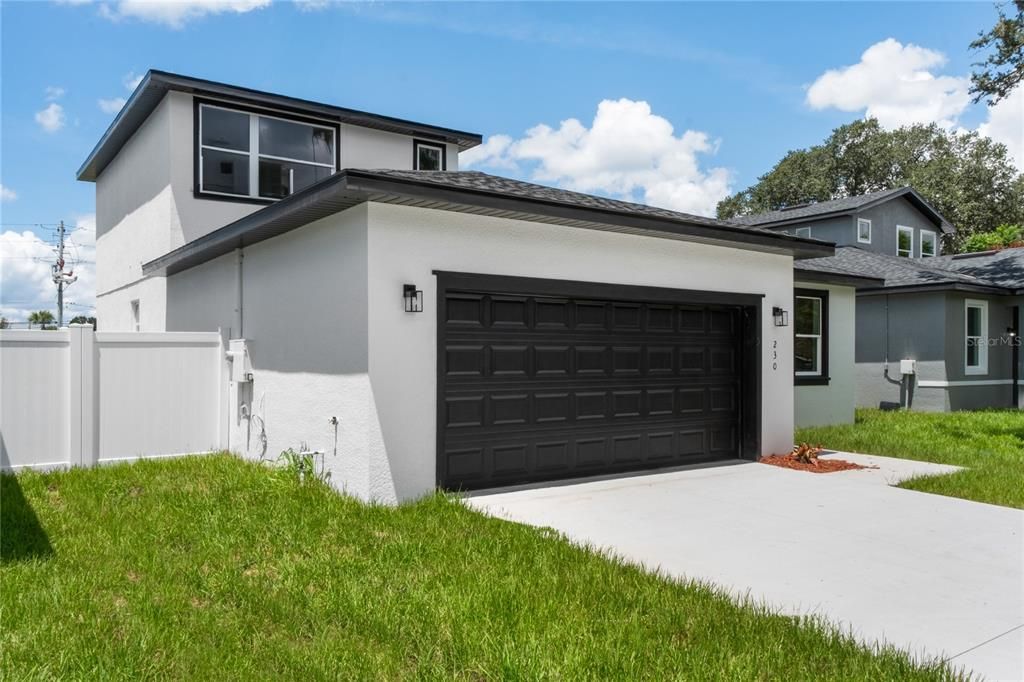 Attached, Exterior, Facade, Modern