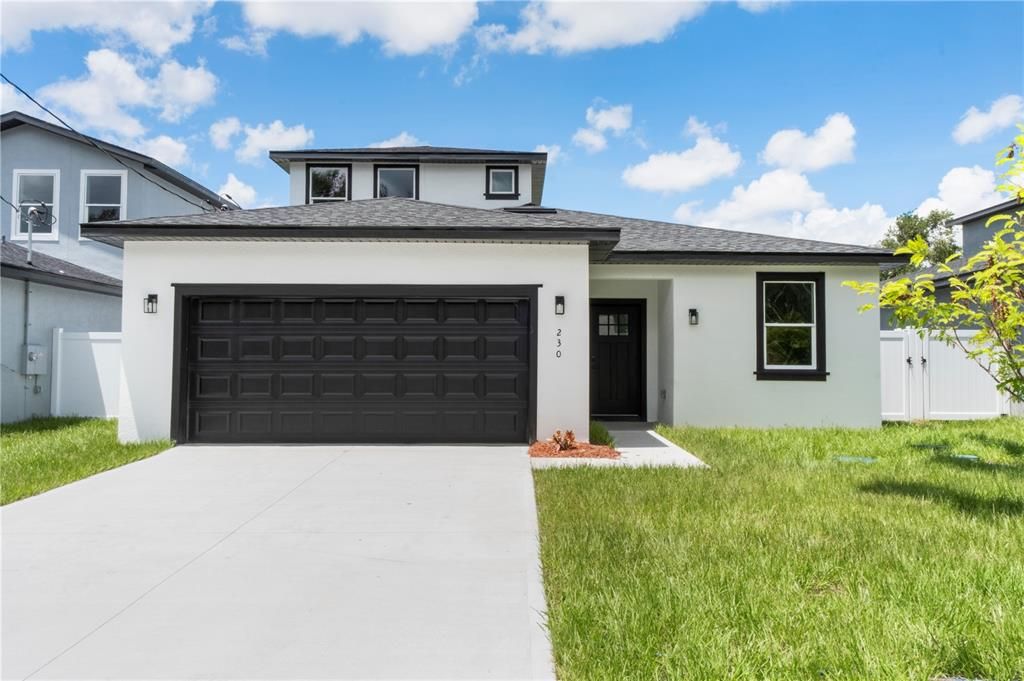 Attached, Exterior, Facade, American Craftsman