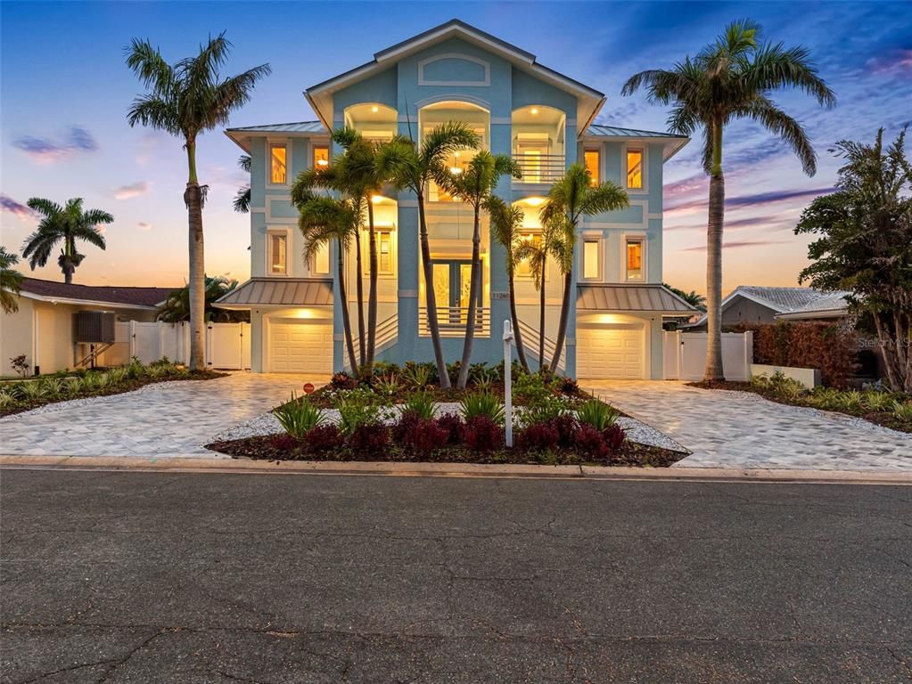 Attached, Exterior, Facade, Mediterranean