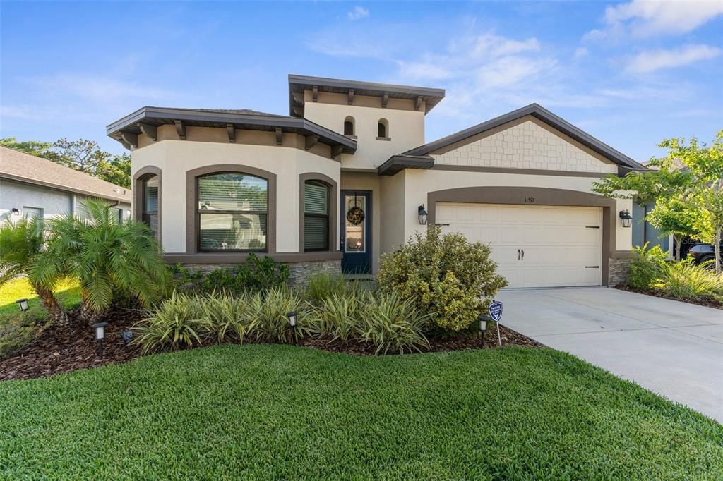 Attached, Exterior, Facade, Mediterranean