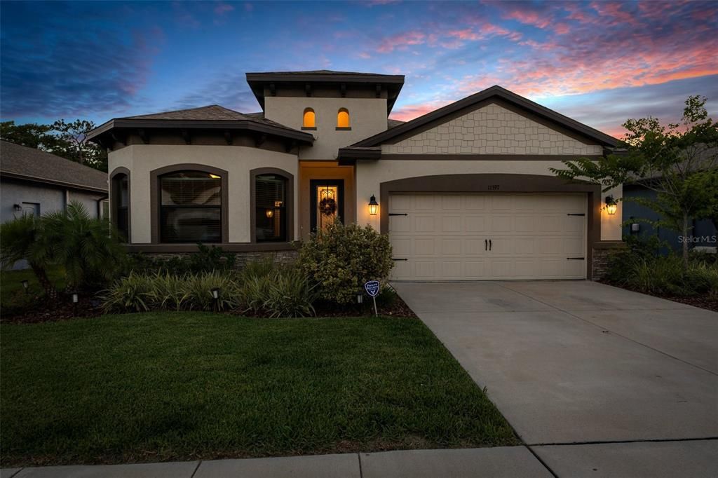 Attached, Exterior, Facade, Mediterranean