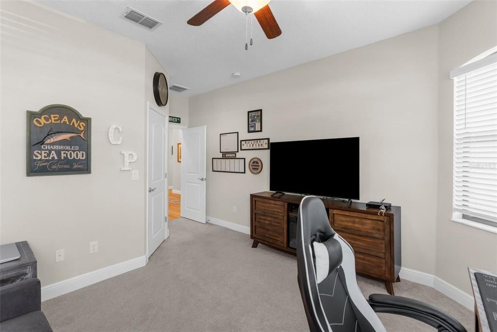 Home Office, Interior