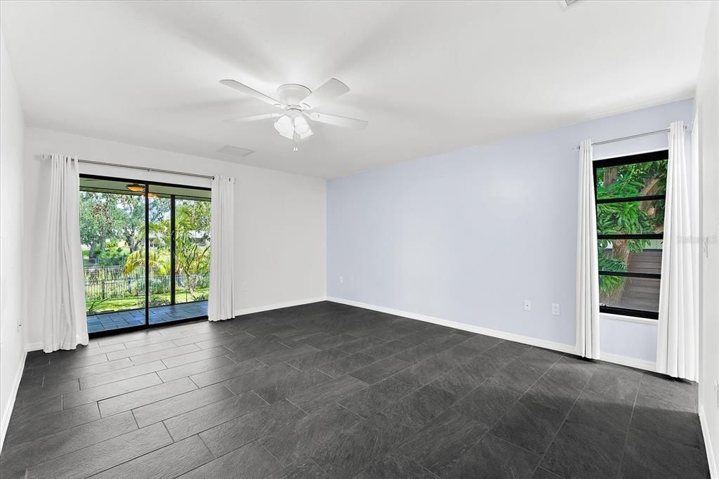 Empty room, Interior