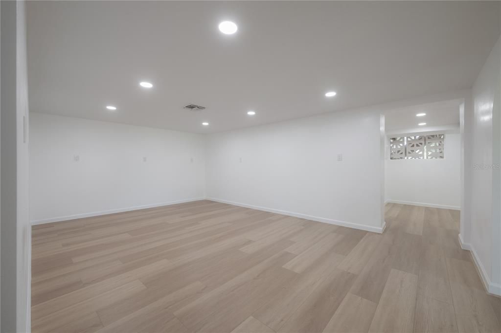 Empty room, Interior, Recessed Lighting, Wood Texture Flooring