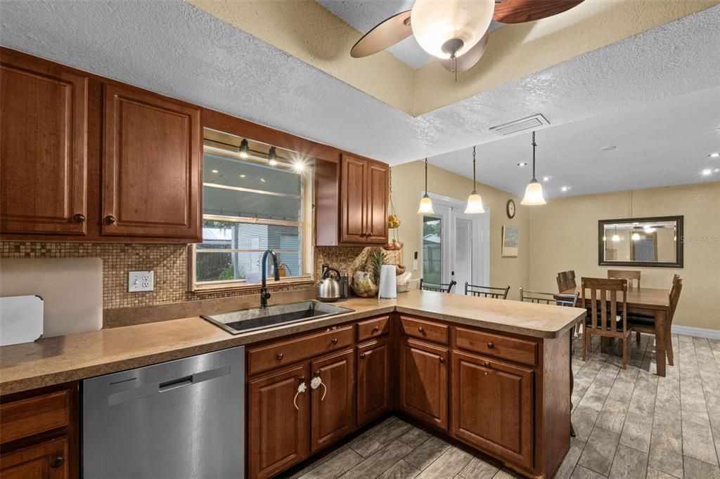 Dining room, Interior, Kitchen, Pendant Lights, Recessed Lighting, Wood Texture Flooring