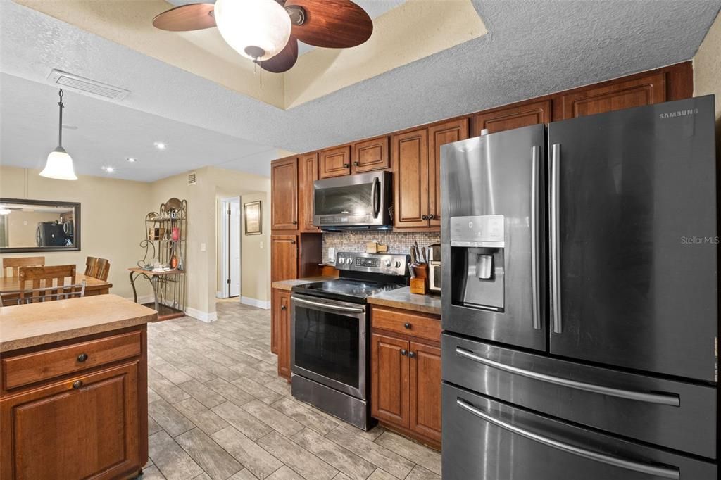 Dining room, Interior, Kitchen, Pendant Lights, Recessed Lighting, Stainless Steel Appliances, Wood Texture Flooring
